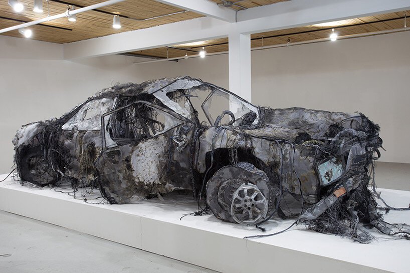 治愈的历史幽灵：jannick deslauriers 通过脆弱的织物形式表达短暂性