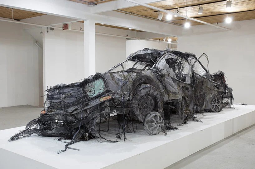 治愈的历史幽灵：jannick deslauriers 通过脆弱的织物形式表达短暂性