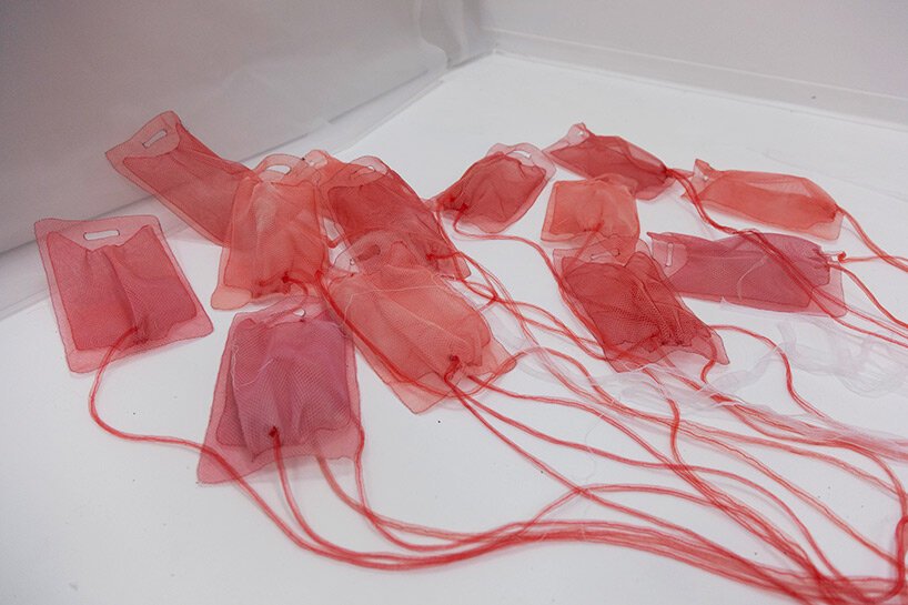 治愈的历史幽灵：jannick deslauriers 通过脆弱的织物形式表达短暂性