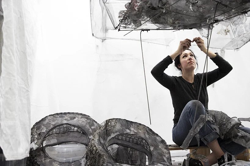 治愈的历史幽灵：jannick deslauriers 通过脆弱的织物形式表达短暂性