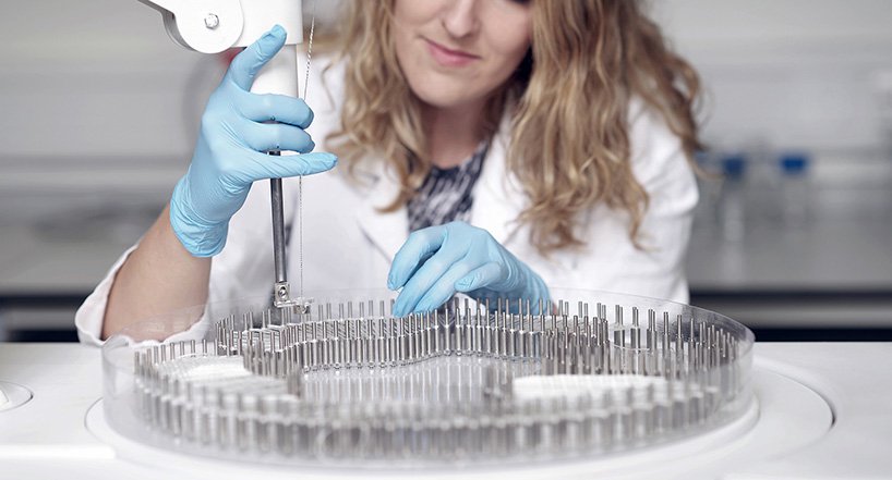 jen keane 在“this is grated”鞋中采用微生物编织 jen keane 在“this is grated”鞋中采用微生物编织