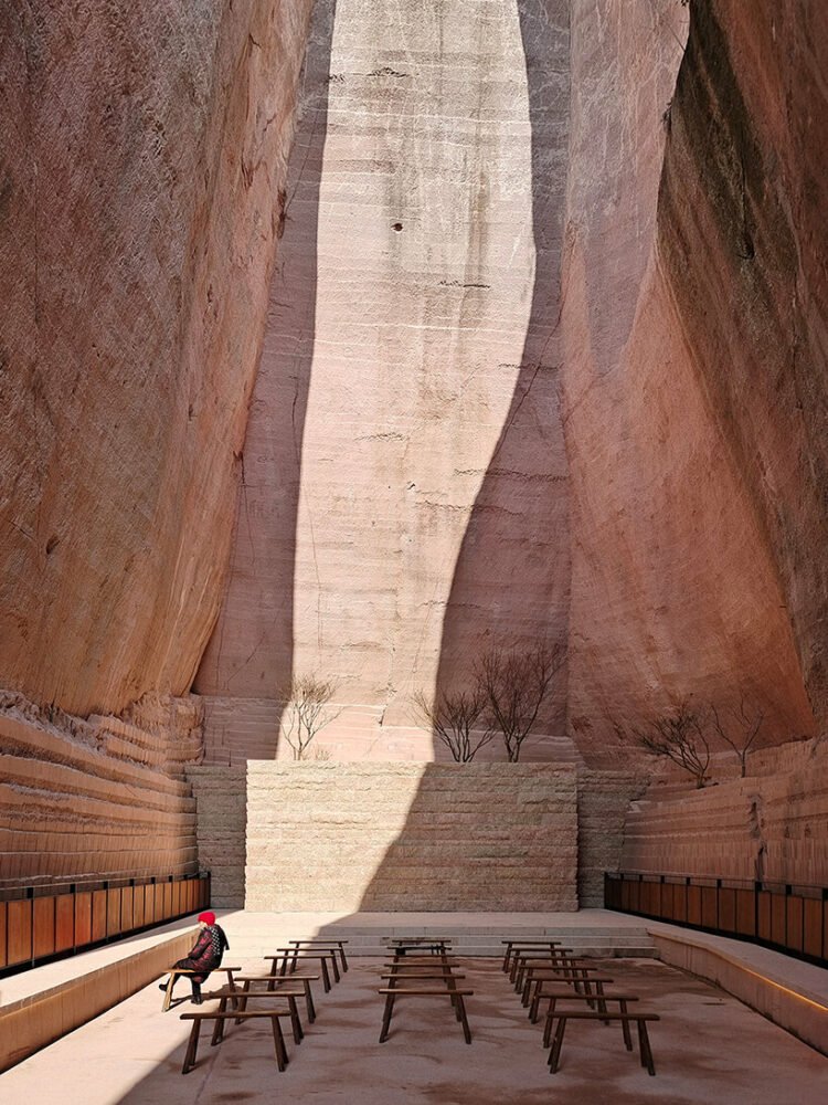 徐天天在岩石上雕刻,使中国九个废弃的小型采石场焕发活力 徐天天在岩石上雕刻,使中国九个废弃的小型采石场焕发活力