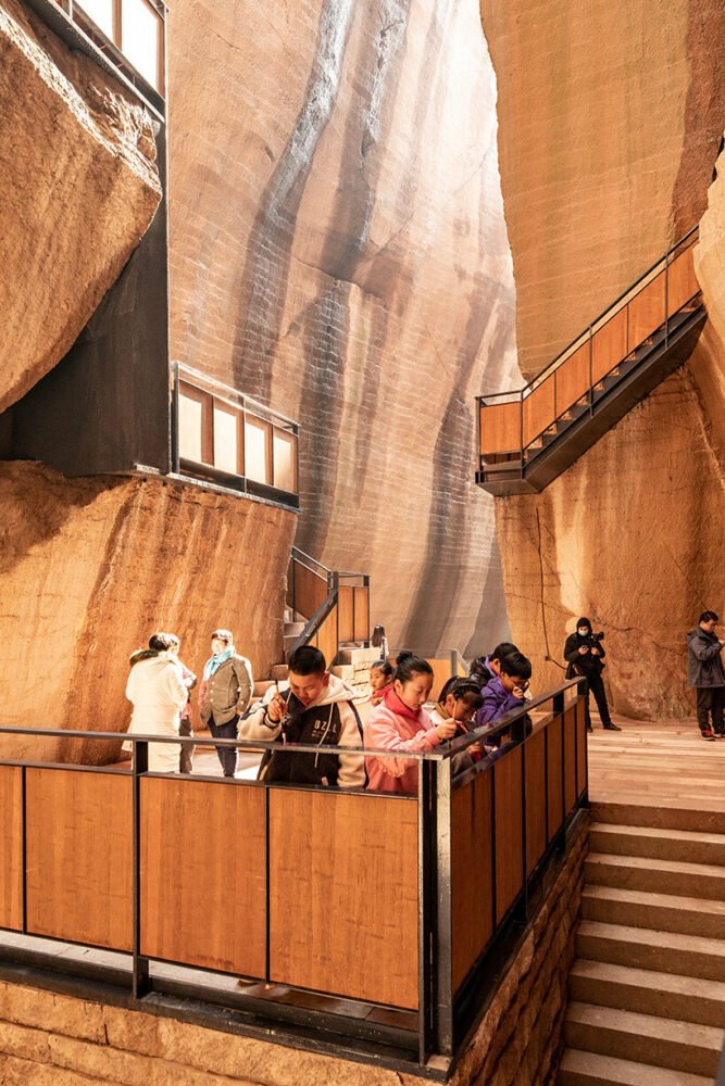 徐天天在岩石上雕刻,使中国九个废弃的小型采石场焕发活力 徐天天在岩石上雕刻,使中国九个废弃的小型采石场焕发活力