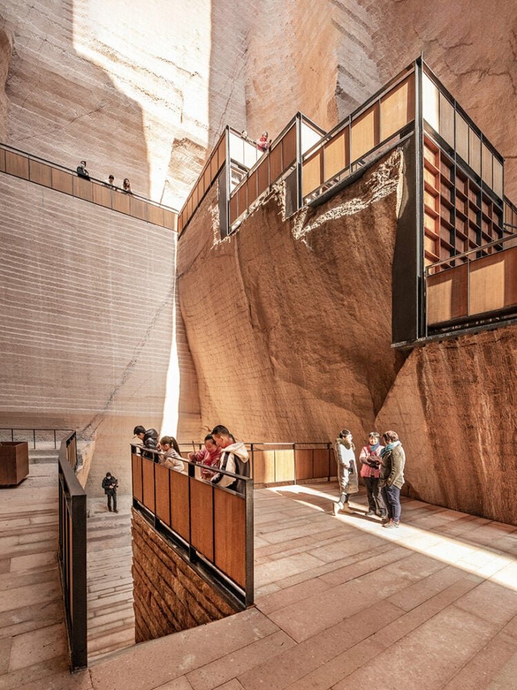 徐天天在岩石上雕刻,使中国九个废弃的小型采石场焕发活力 徐天天在岩石上雕刻,使中国九个废弃的小型采石场焕发活力