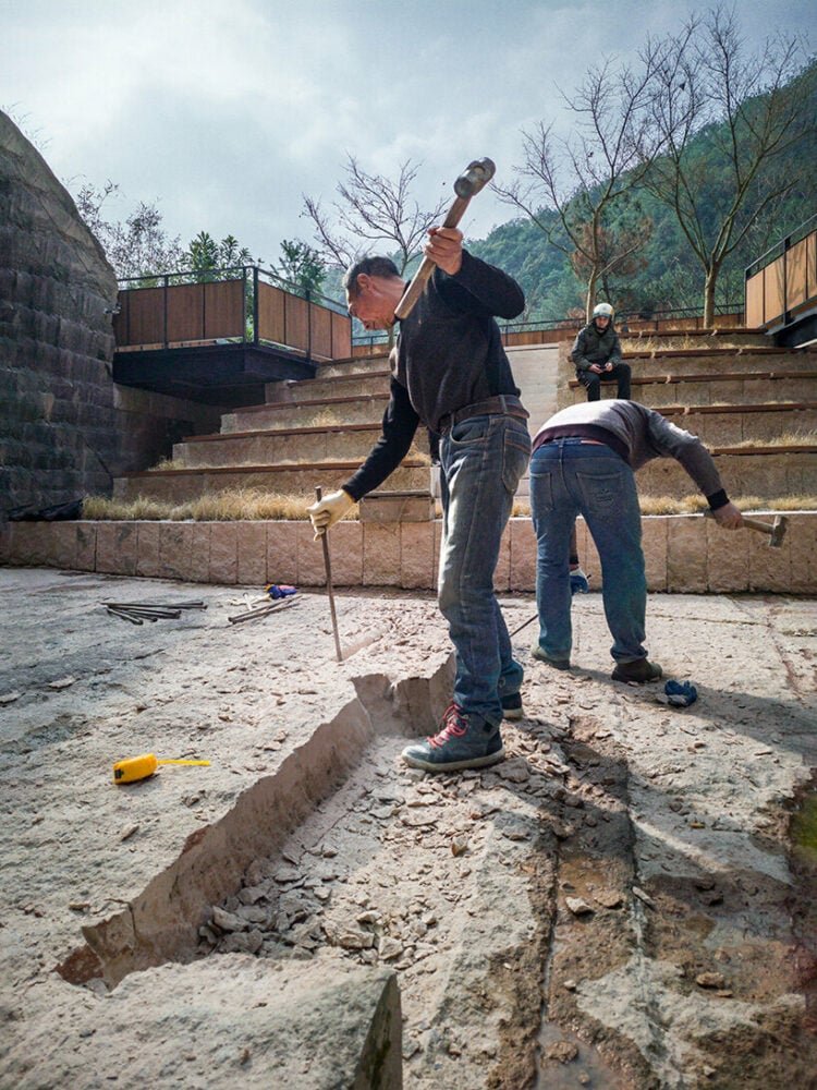 徐天天在岩石上雕刻,使中国九个废弃的小型采石场焕发活力 徐天天在岩石上雕刻,使中国九个废弃的小型采石场焕发活力