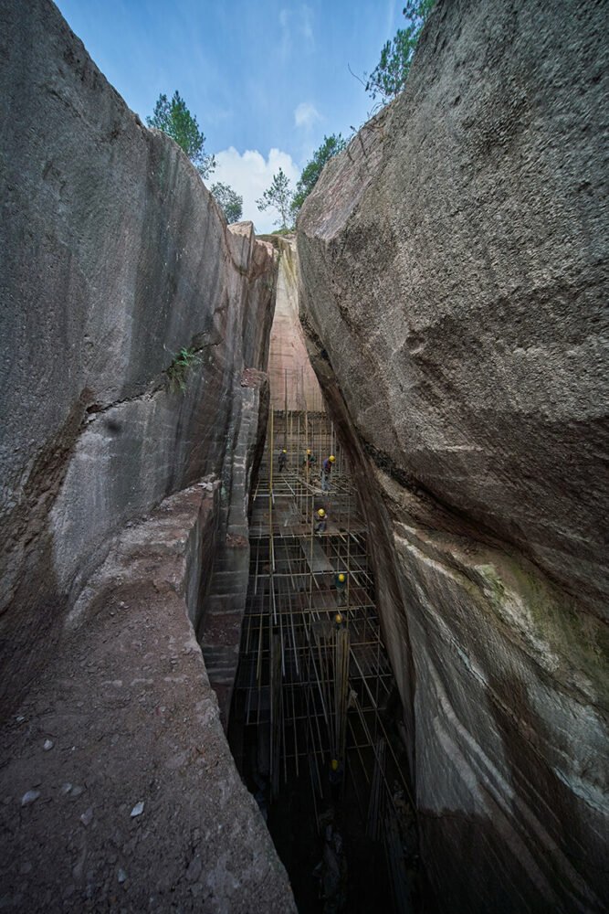 徐天天在岩石上雕刻,使中国九个废弃的小型采石场焕发活力 徐天天在岩石上雕刻,使中国九个废弃的小型采石场焕发活力