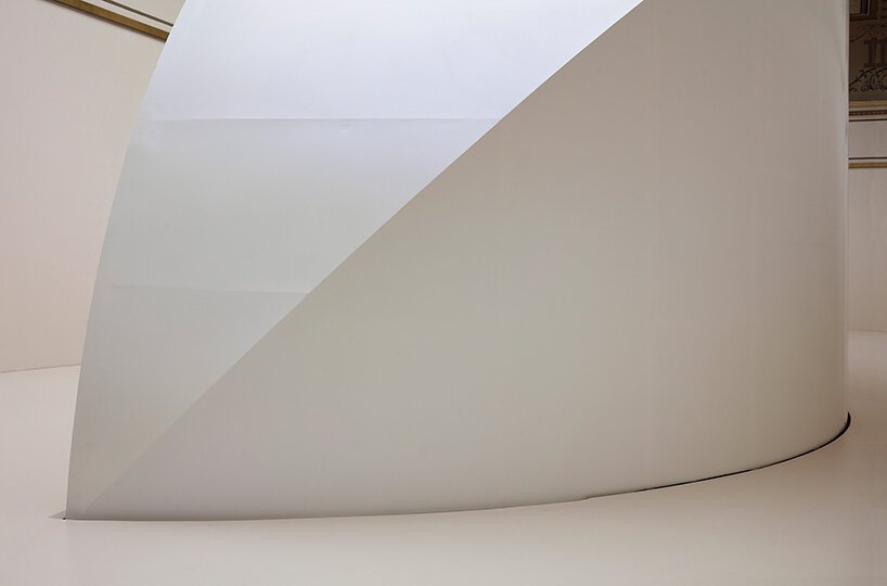 探索 jiří příhoda 在布拉格举办的 VOID 展览的抽象空间 探索 jiří příhoda 在布拉格举办的 VOID 展览的抽象空间