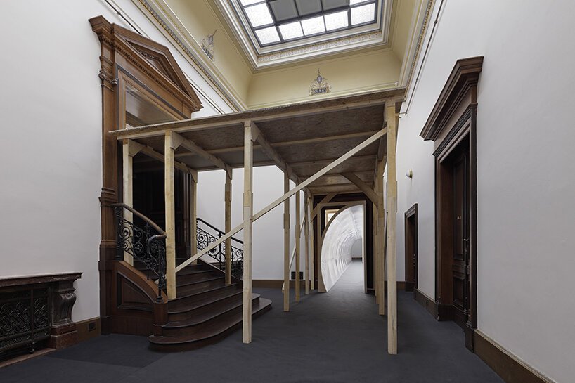 探索 jiří příhoda 在布拉格举办的 VOID 展览的抽象空间 探索 jiří příhoda 在布拉格举办的 VOID 展览的抽象空间