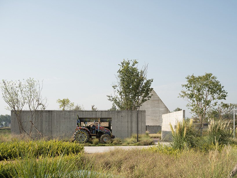 中国的混凝土谷仓坐落在同心圆区域内,将游客与大自然连接起来 中国的混凝土谷仓坐落在同心圆区域内,将游客与大自然连接起来