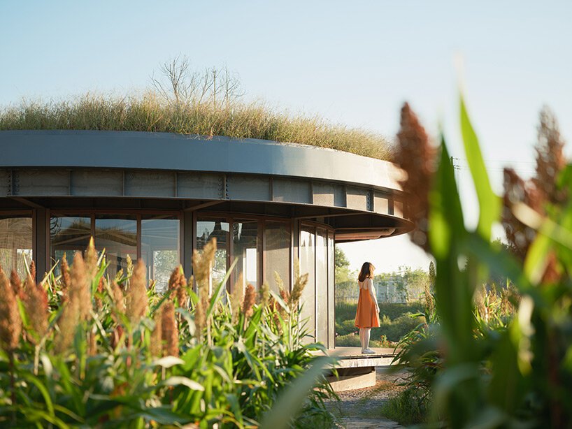 中国的混凝土谷仓坐落在同心圆区域内,将游客与大自然连接起来 中国的混凝土谷仓坐落在同心圆区域内,将游客与大自然连接起来