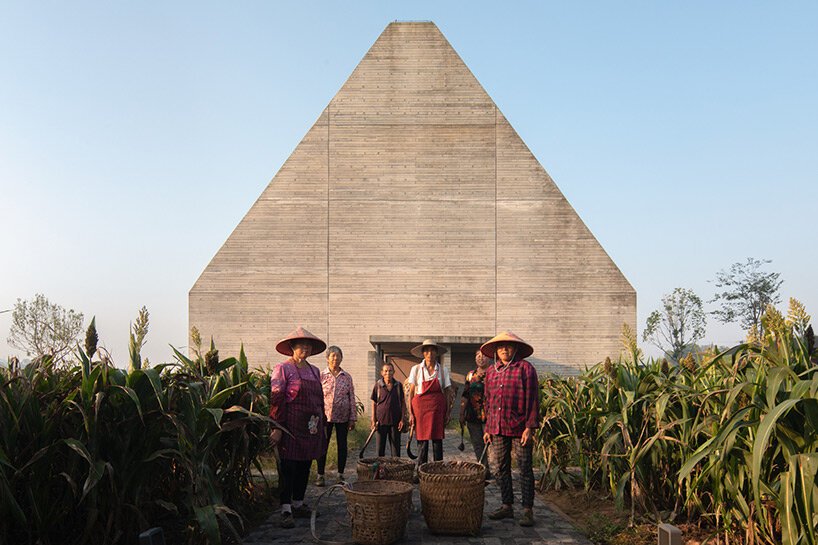 中国的混凝土谷仓坐落在同心圆区域内,将游客与大自然连接起来 中国的混凝土谷仓坐落在同心圆区域内,将游客与大自然连接起来