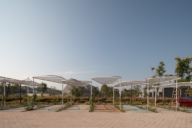 中国的混凝土谷仓坐落在同心圆区域内,将游客与大自然连接起来 中国的混凝土谷仓坐落在同心圆区域内,将游客与大自然连接起来