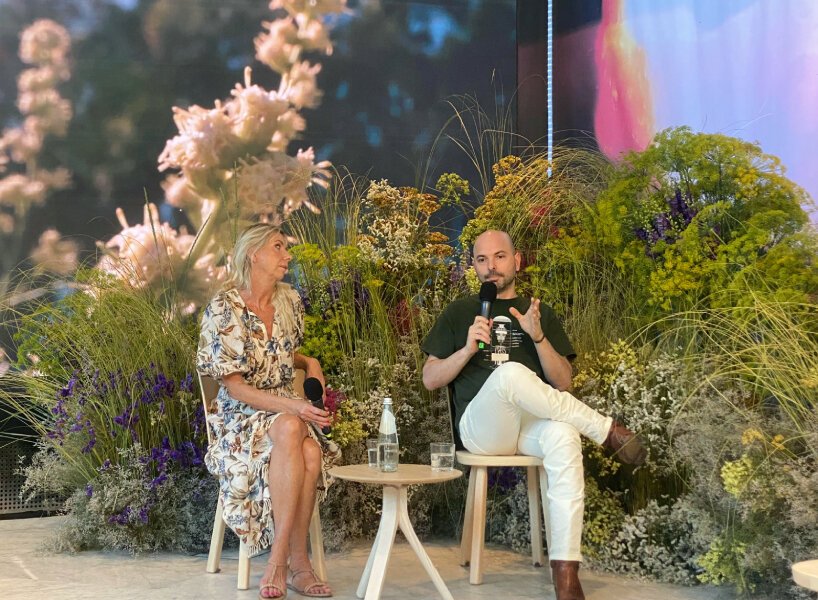 Julian Bedel 在 DAAily 酒吧讲述 Fueguia 1833 的旅程、研究和生产 Julian Bedel 在 DAAily 酒吧讲述 Fueguia 1833 的旅程、研究和生产