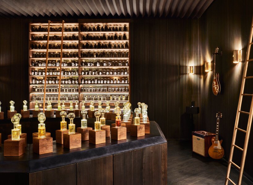 Julian Bedel 在 DAAily 酒吧讲述 Fueguia 1833 的旅程、研究和生产 Julian Bedel 在 DAAily 酒吧讲述 Fueguia 1833 的旅程、研究和生产