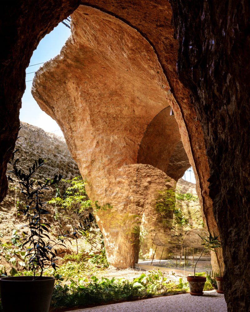 石上纯也 (junya ishigami) 完成了日本山口的洞穴住宅和餐厅 石上纯也 (junya ishigami) 完成了日本山口的洞穴住宅和餐厅