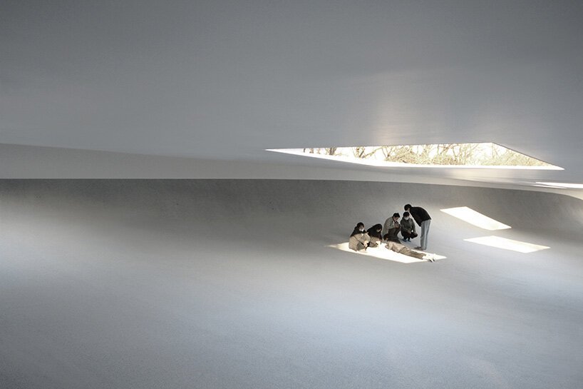 石上纯也完成了日本神奈川工业学院广场的设计 石上纯也完成了日本神奈川工业学院广场的设计