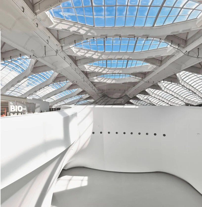 KANVA 将蒙特利尔翻修后的生物穹顶包裹在白色起伏的“活生生的皮肤”中