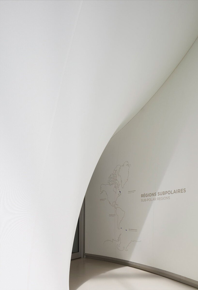 KANVA 将蒙特利尔翻修后的生物穹顶包裹在白色起伏的“活生生的皮肤”中