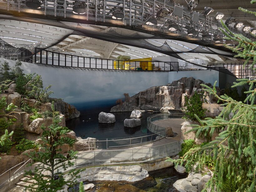 KANVA 将蒙特利尔翻修后的生物穹顶包裹在白色起伏的“活生生的皮肤”中