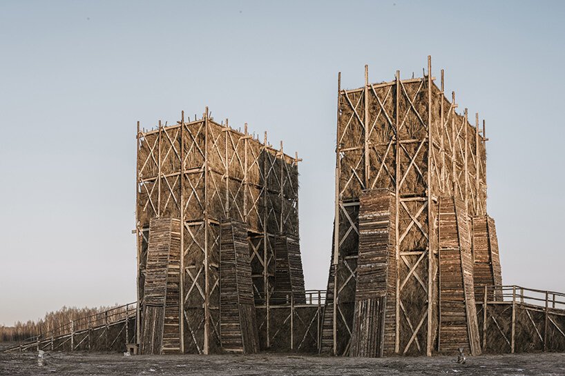 KATARSIS 在俄罗斯建造并烧毁了桥梁，作为变革和剧变的艺术象征