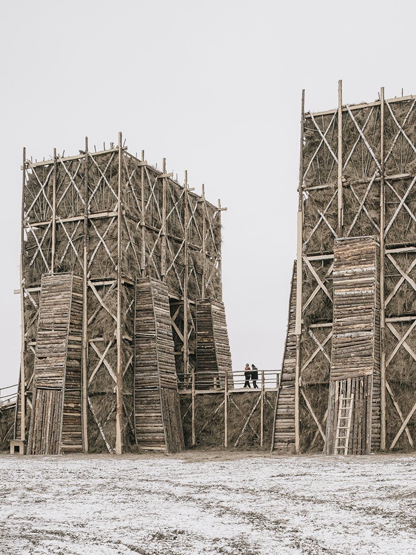 KATARSIS 在俄罗斯建造并烧毁了桥梁，作为变革和剧变的艺术象征