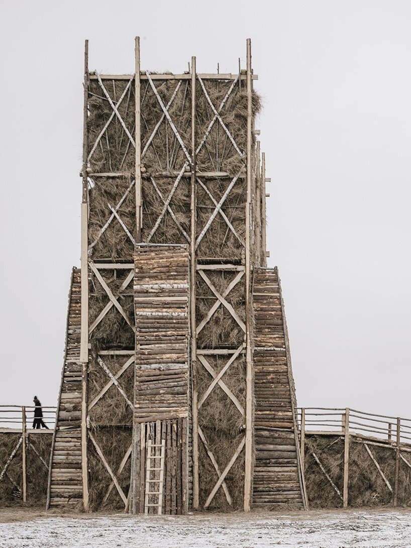 KATARSIS 在俄罗斯建造并烧毁了桥梁，作为变革和剧变的艺术象征