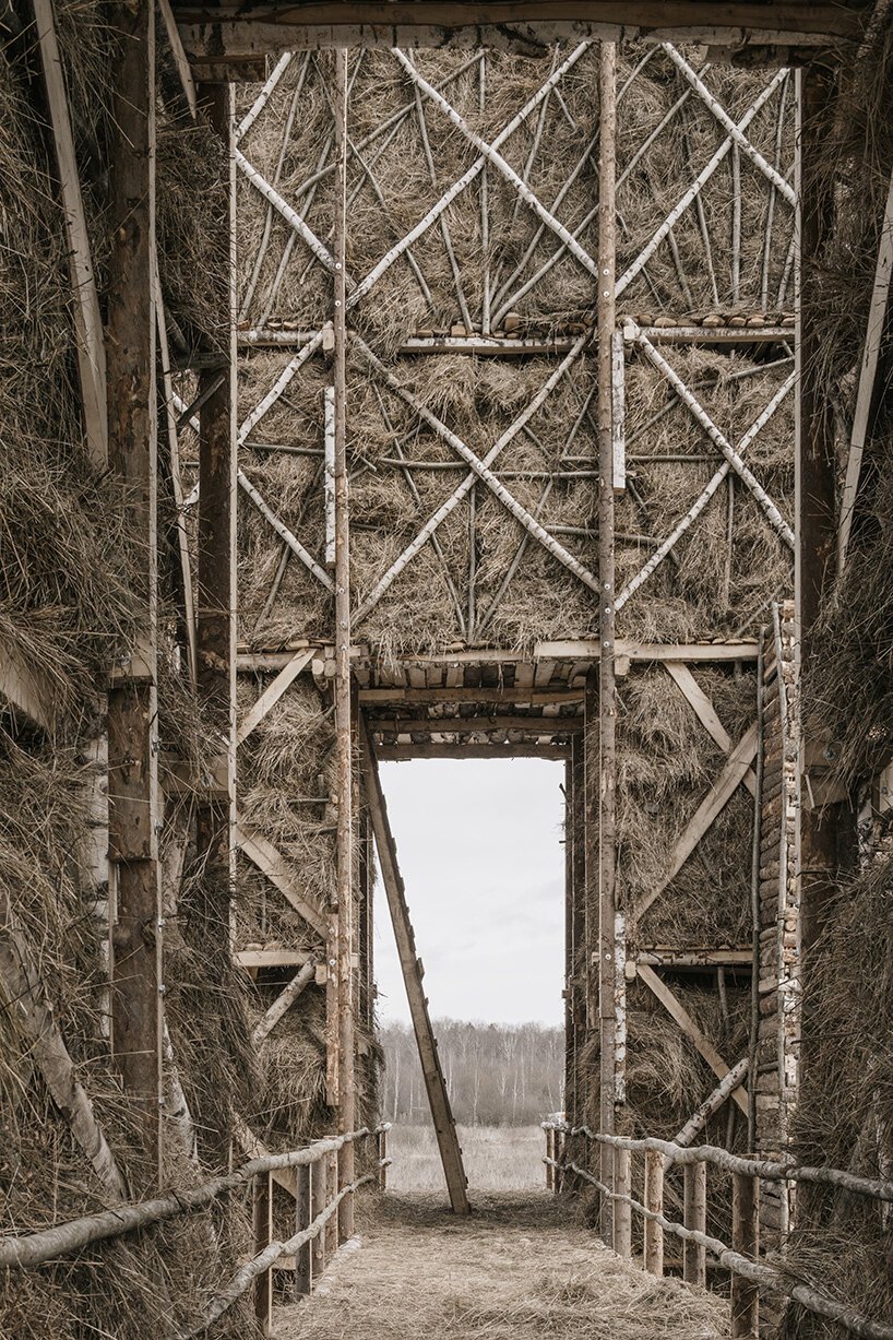 KATARSIS 在俄罗斯建造并烧毁了桥梁，作为变革和剧变的艺术象征