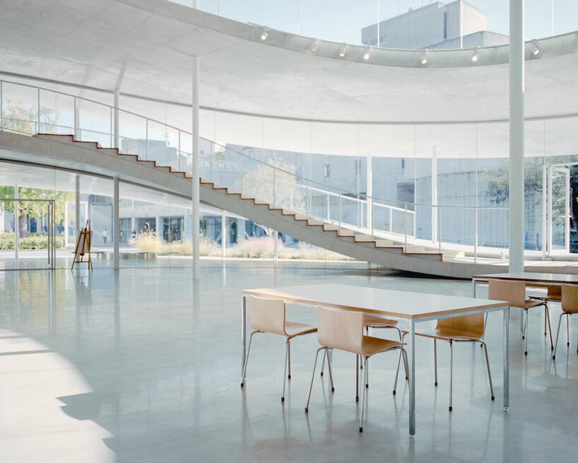 妹岛和世设计的大阪艺术大学教学楼，蒋梦竹拍摄