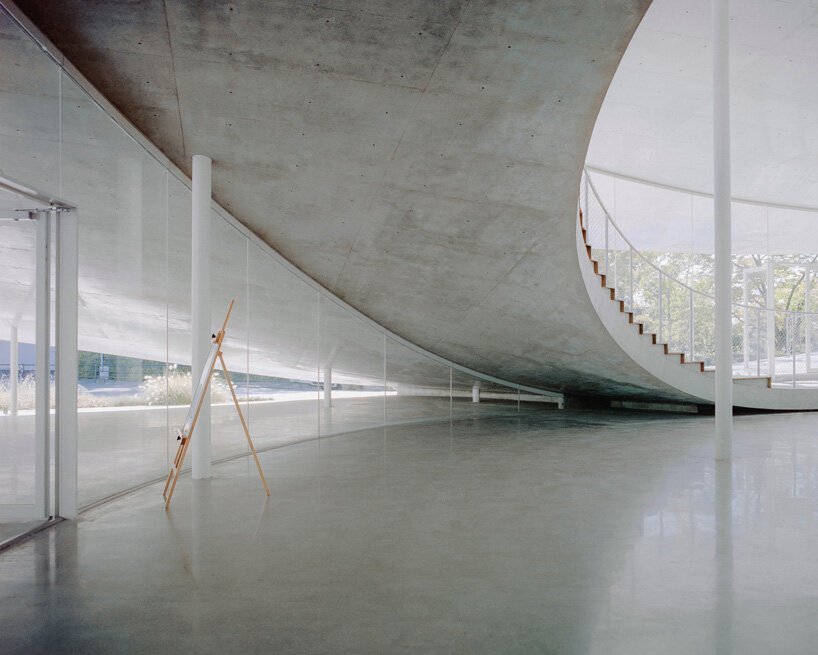 妹岛和世设计的大阪艺术大学教学楼，蒋梦竹拍摄