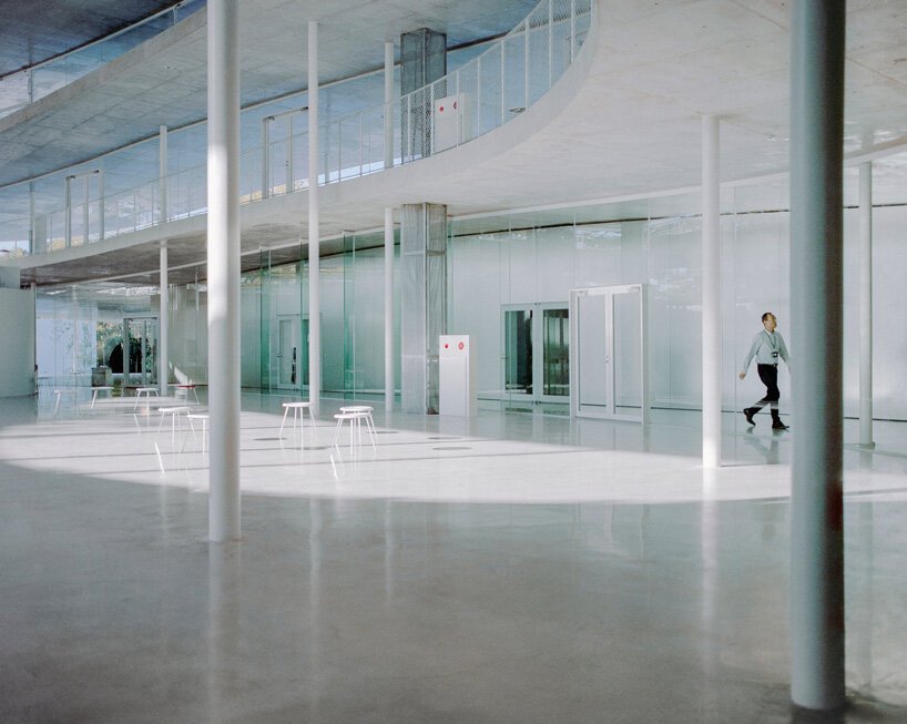 妹岛和世设计的大阪艺术大学教学楼，蒋梦竹拍摄