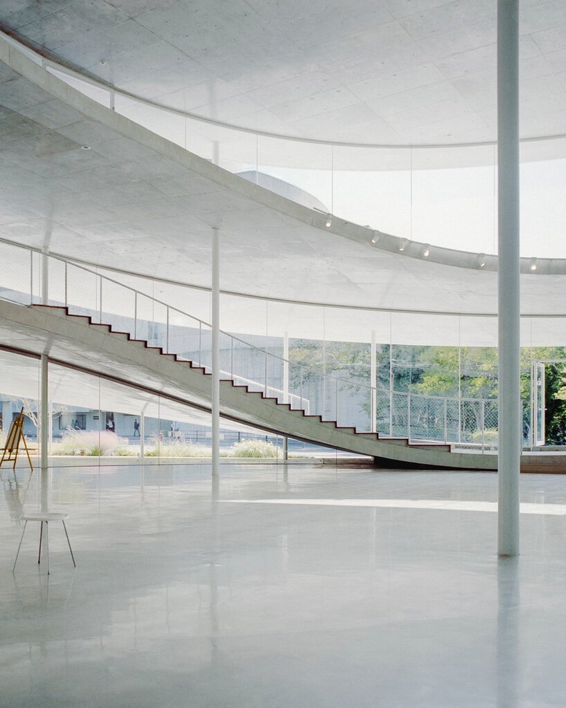 妹岛和世设计的大阪艺术大学教学楼，蒋梦竹拍摄