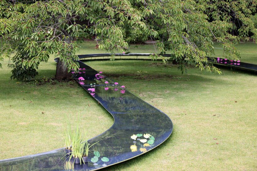 妹岛和世的弧形水亭流经东京滨离宫花园