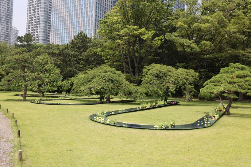 妹岛和世的弧形水亭流经东京滨离宫花园