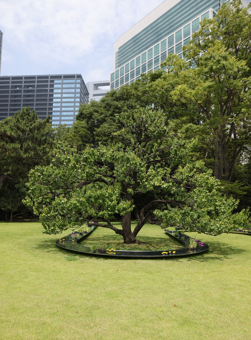 妹岛和世的弧形水亭流经东京滨离宫花园