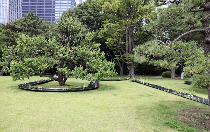 妹岛和世的弧形水亭流经东京滨离宫花园