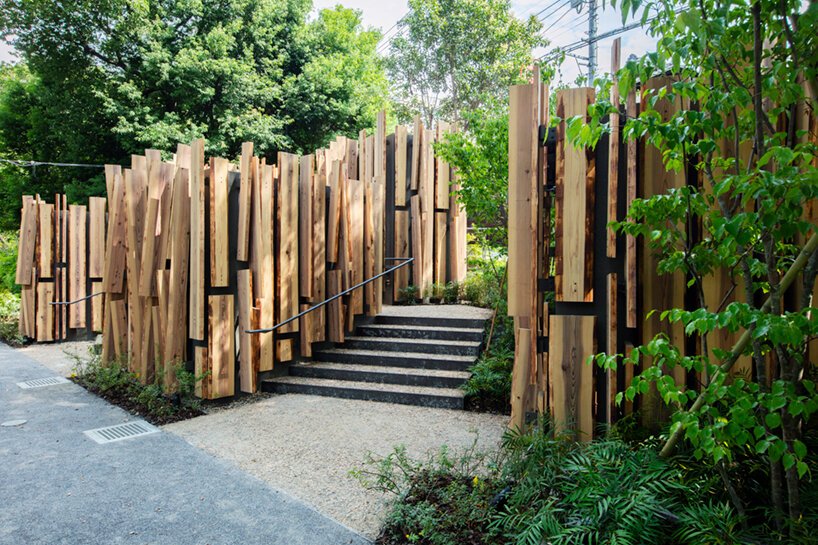 隈研吾对东京厕所项目的补充让人回想起“在树林里散步”。