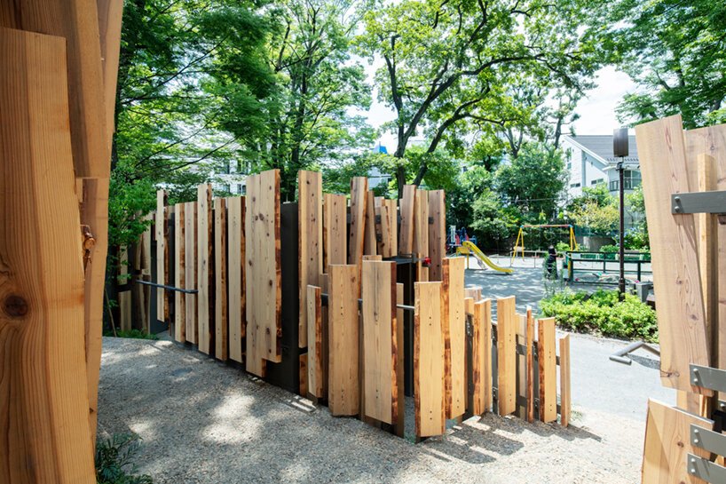 隈研吾对东京厕所项目的补充让人回想起“在树林里散步”。