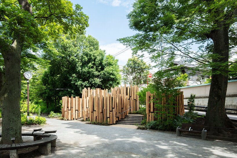 隈研吾对东京厕所项目的补充让人回想起“在树林里散步”。