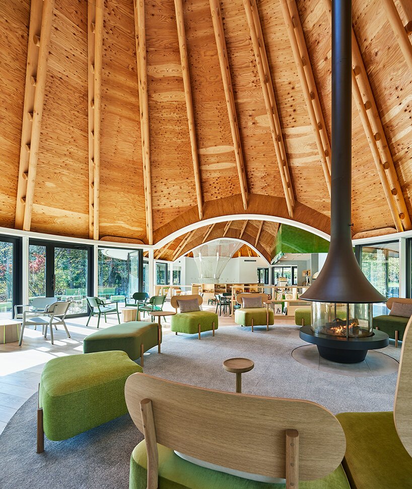 klein dytham 建筑事务所设计的“PokoPoko”俱乐部会所诞生于日本中部的森林中