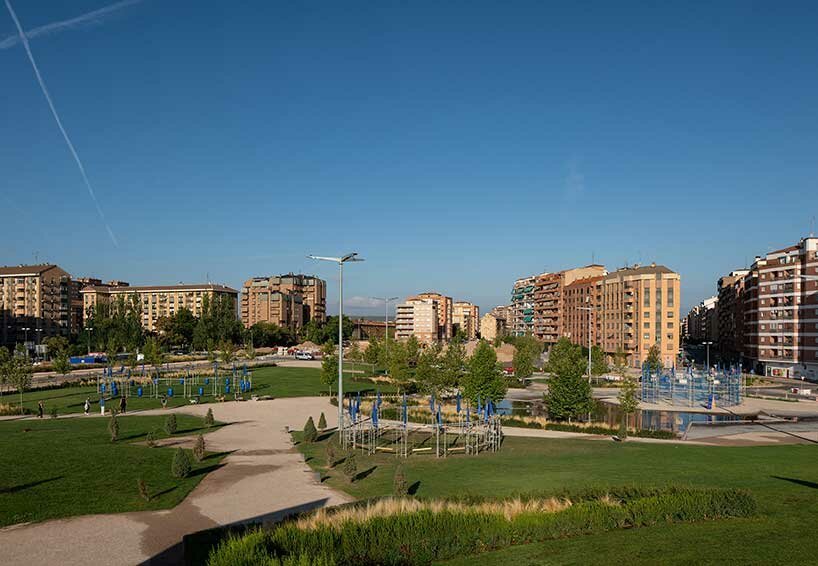 konstantin grcic 在 concéntrico 08 的“竞技场”让年轻人和老年人参与集体活动 konstantin grcic 在 concéntrico 08 的“竞技场”让年轻人和老年人参与集体活动