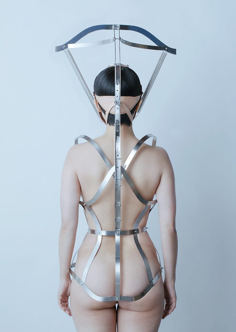 Kumi Kaguraoka 用她的身体重建设备探索美丽标准 Kumi Kaguraoka 用她的身体重建设备探索美丽标准