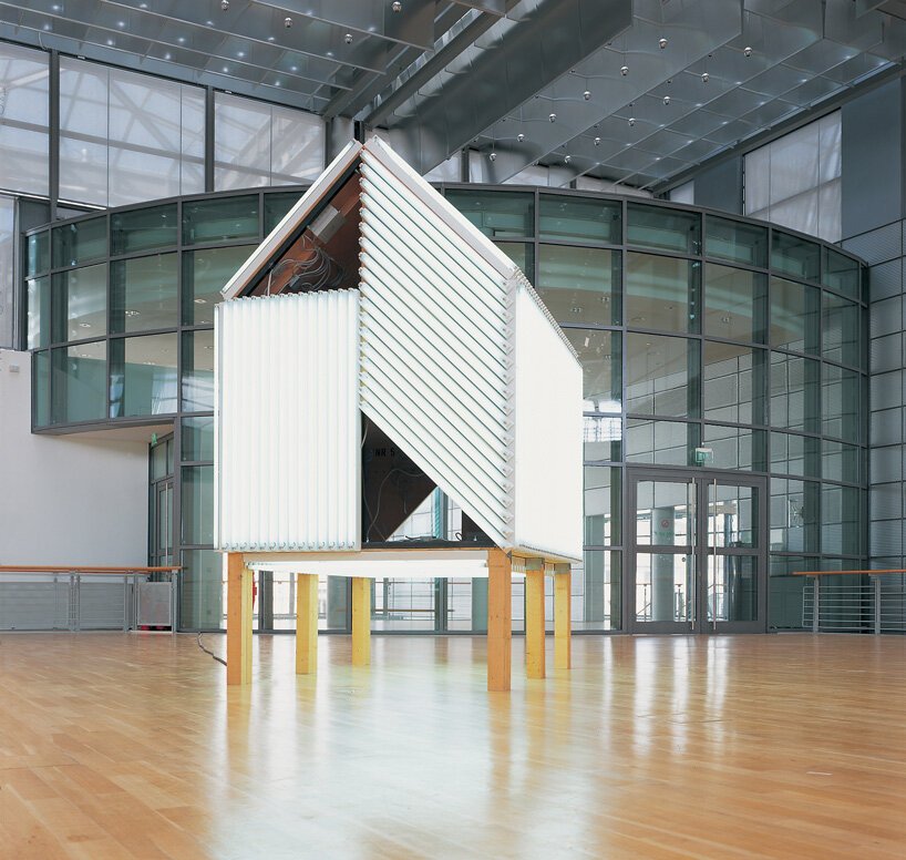 力量！光！沃尔夫斯堡艺术博物馆展览探讨灯光艺术的政治维度