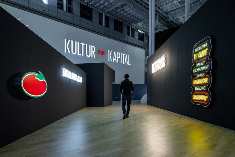 力量！光！沃尔夫斯堡艺术博物馆展览探讨灯光艺术的政治维度