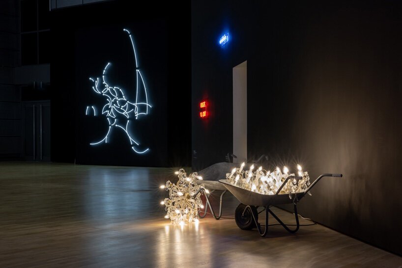 力量！光！沃尔夫斯堡艺术博物馆展览探讨灯光艺术的政治维度