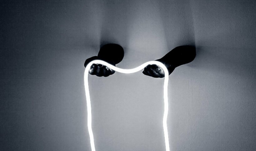 力量！光！沃尔夫斯堡艺术博物馆展览探讨灯光艺术的政治维度