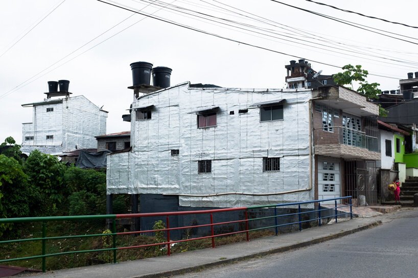 库尔特·霍兰德 (kurt Hollander) 捕捉哥伦比亚雨林城市基布多闪闪发光的建筑