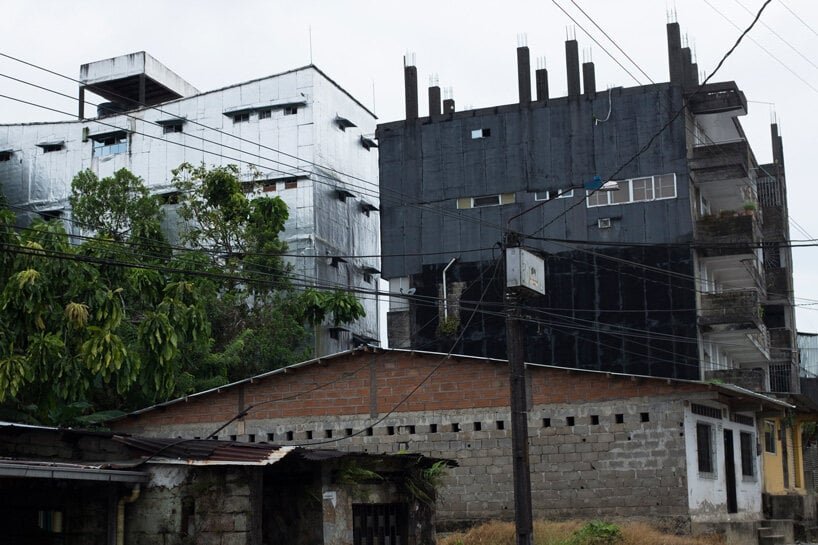 库尔特·霍兰德 (kurt Hollander) 捕捉哥伦比亚雨林城市基布多闪闪发光的建筑