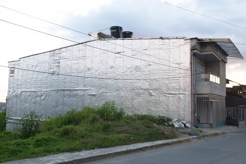 库尔特·霍兰德 (kurt Hollander) 捕捉哥伦比亚雨林城市基布多闪闪发光的建筑