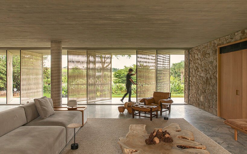 可操作的立面为 mf+arquitetos 设计的这座混凝土住宅带来了轻盈感和多孔性