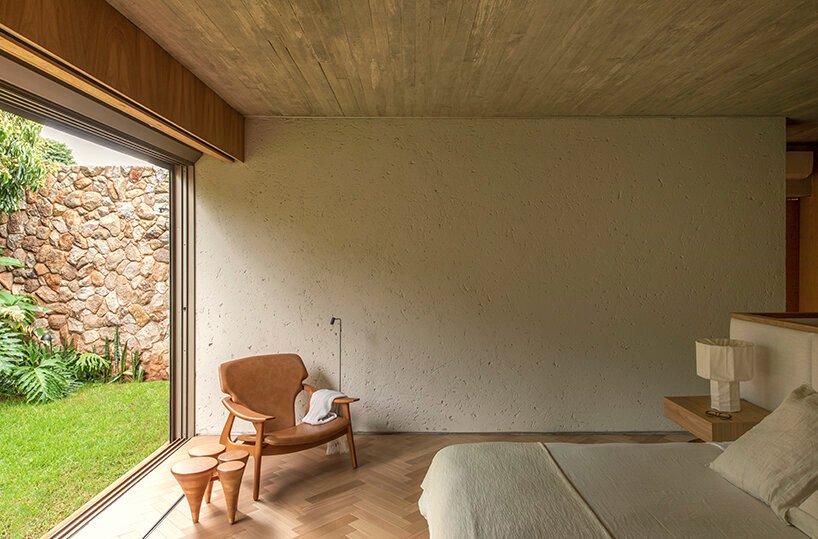 可操作的立面为 mf+arquitetos 设计的这座混凝土住宅带来了轻盈感和多孔性